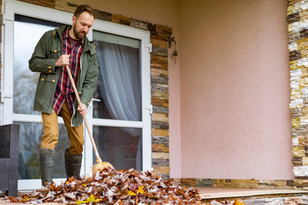 Best Construction Debris Removal  in Clinton, IA